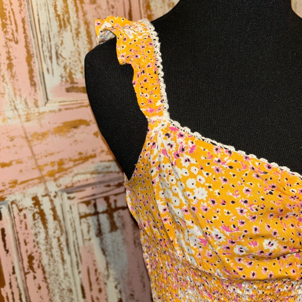 Yellow Floral Crop Top. NWT - Picture 4 of 10